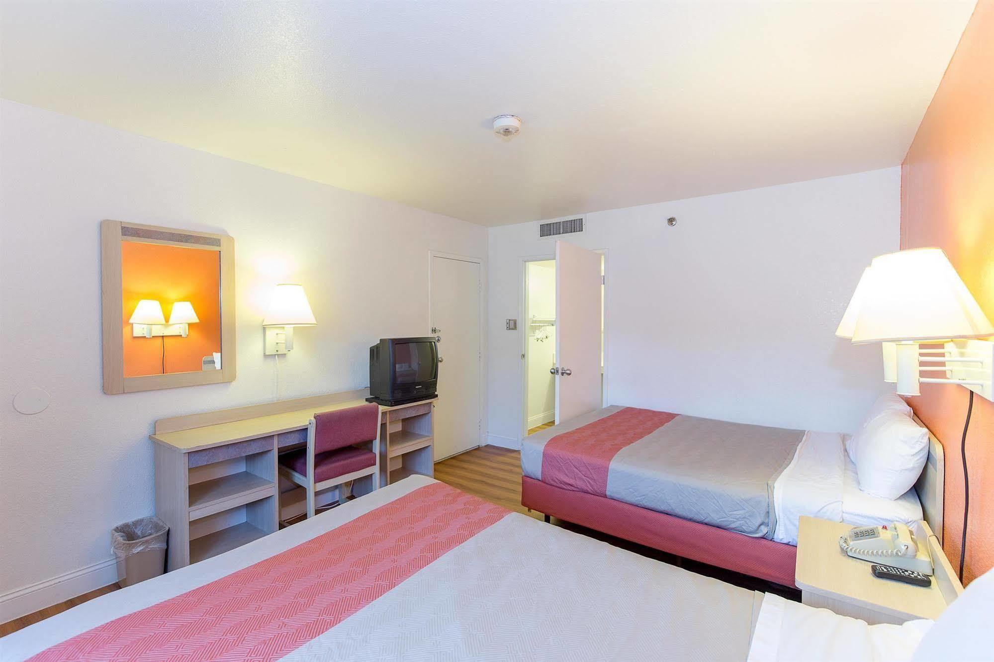 Motel 6 Vallejo - Maritime North エクステリア 写真